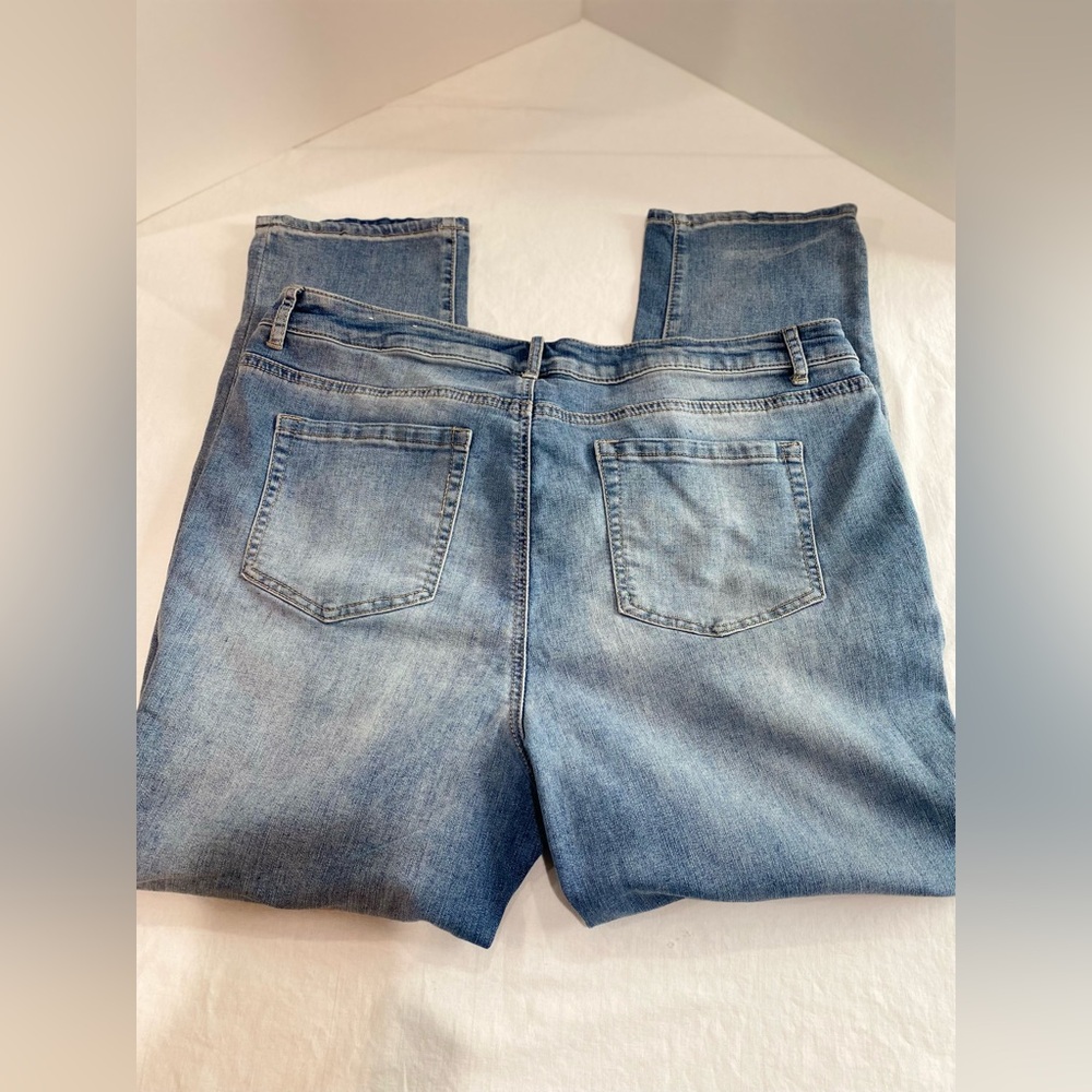 W62 Embroidered Jeans